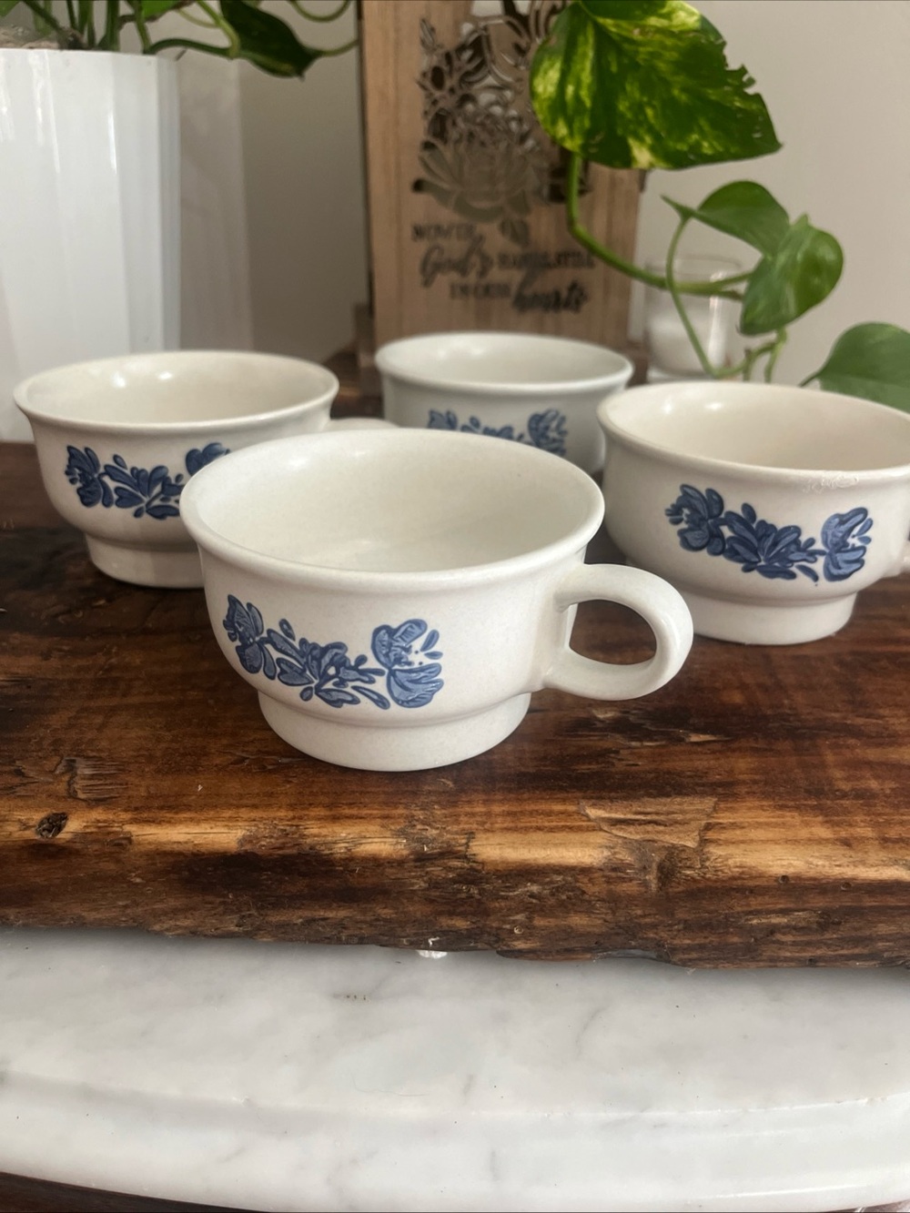 Vintage Pfaltzgraff Yorktowne USA 7-1 Coffee Soup Tea Mug 4 Pieces Blue Floral